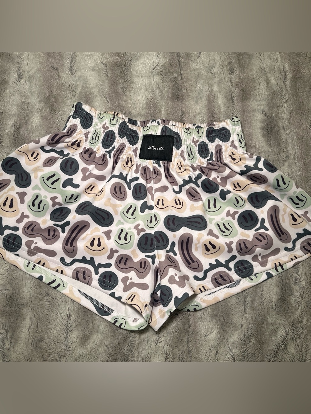 LIKE NEW women’s medium ‘Kinetic Kings’ multicoloured smiley shorts